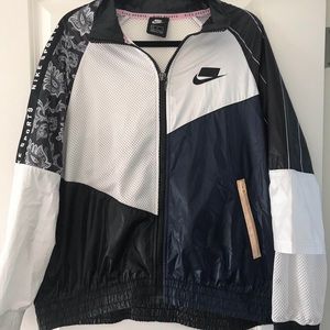NIKE Sportswear Woven Track Jacket